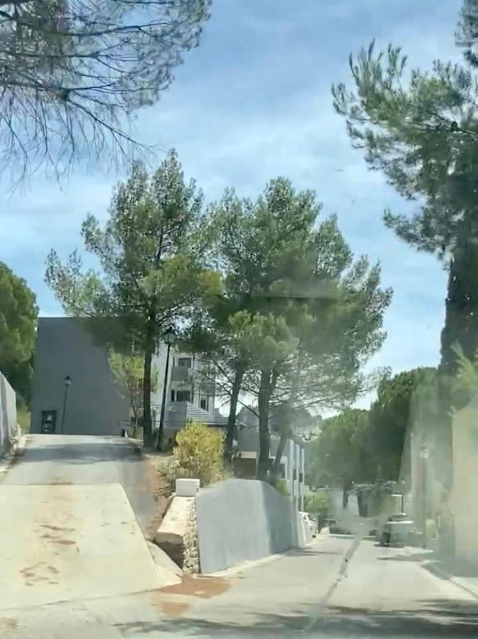 Appartamento Les Baux-Beaux Esterno foto